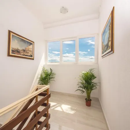 Riviera 3*